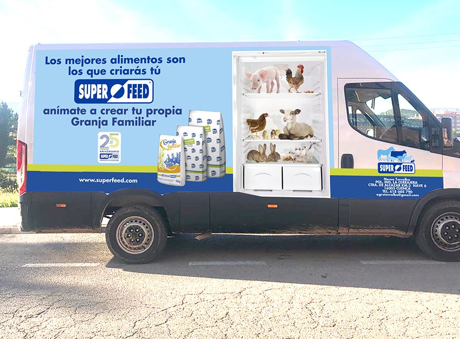 Furgoneta distribuidor Super Feed